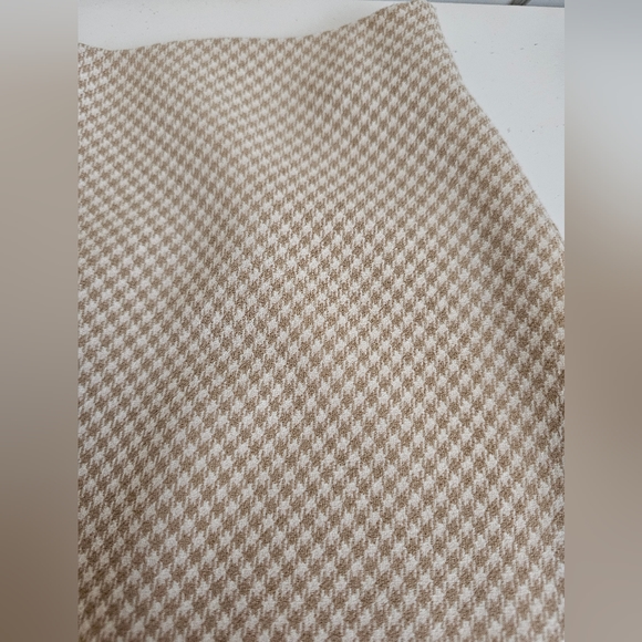 Wilfred Classic A-line Tan Houndstooth Mini Skirt. Size 8 - Picture 2 of 7